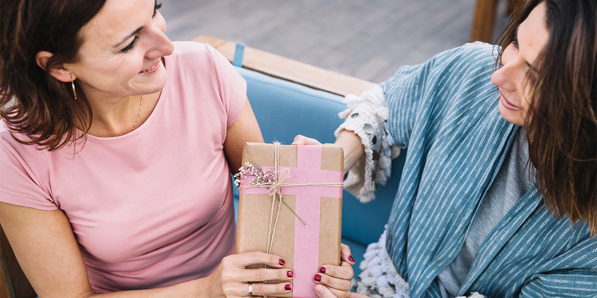GIVE THE GIFT OF GLO THIS HOLIDAY SEASON